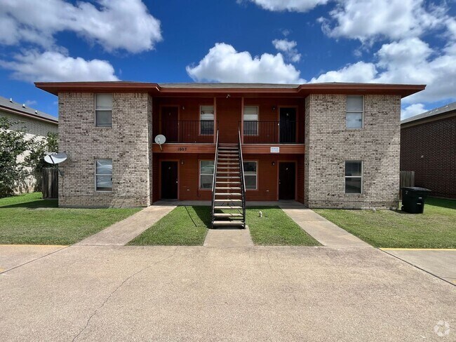 Building Photo - COMING SOON! Unit 1007 Circle M Drive - D Rental