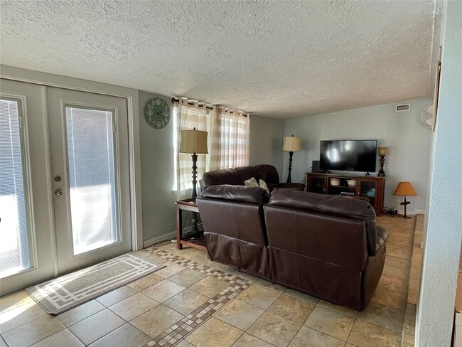 Photo - 308 Parkview Rd