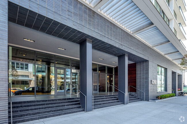 Entrance - RiverParc 1200 Avenue