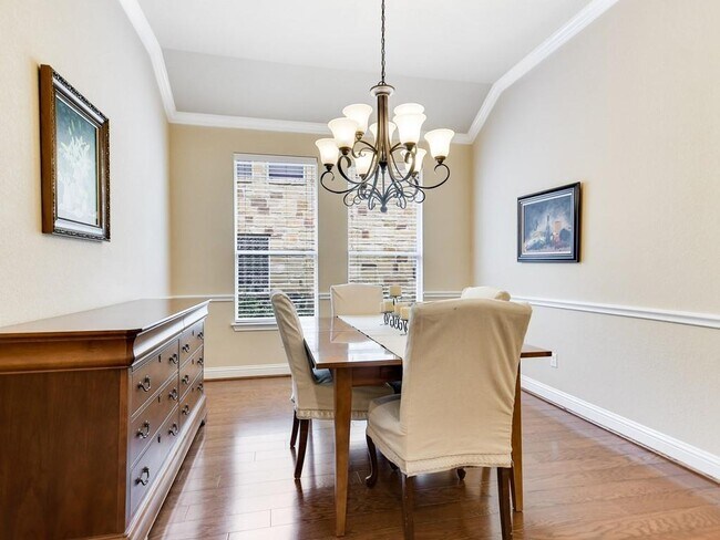 Photo - 310 Glen Hollow St