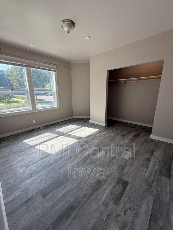 Photo - 1701 E Walnut St