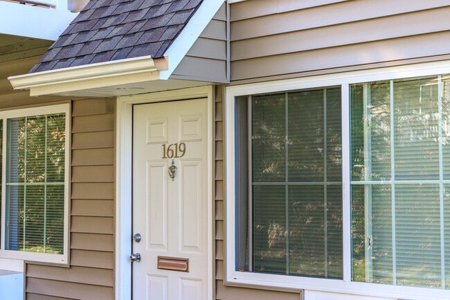 Spruce Pond Country Club Apartments