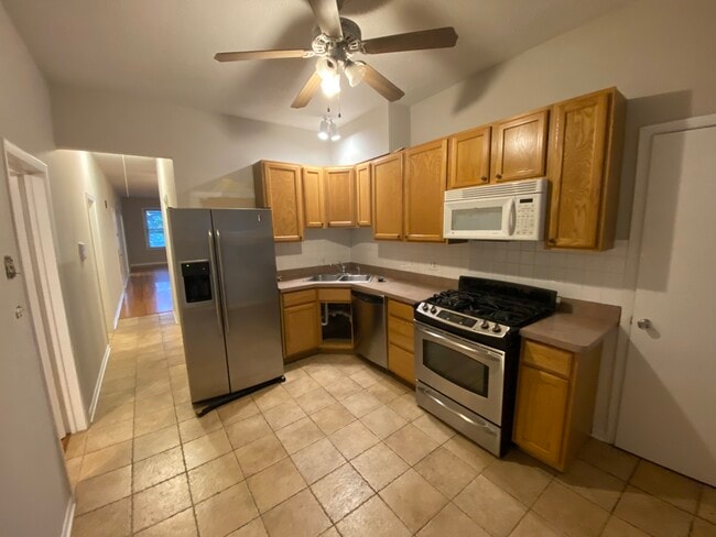 Building Photo - 4530 N Lincoln Ave Unit 201 Rental