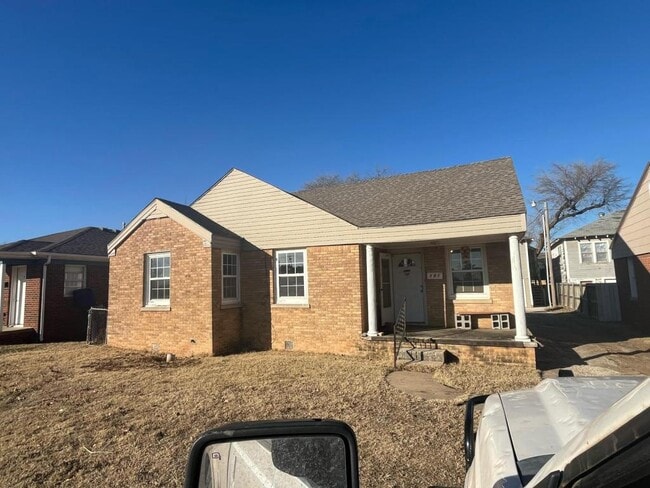 Building Photo - 301 NE 26th St