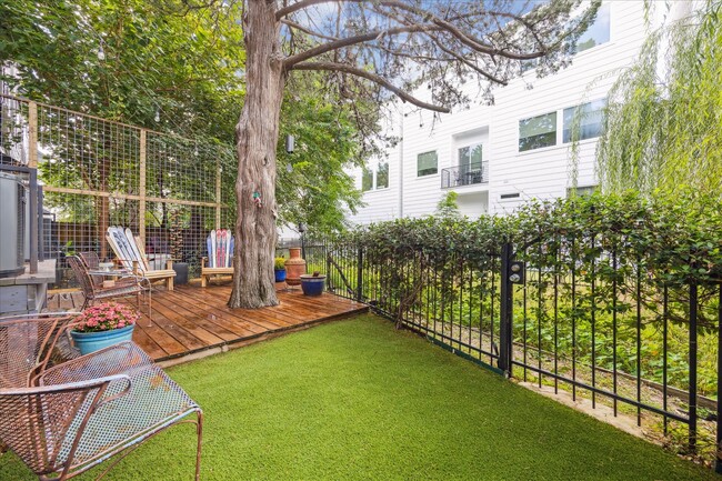 Building Photo - 1230 W 25th St