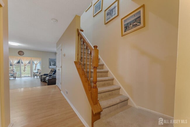 Photo - 403 Red Crest Ln