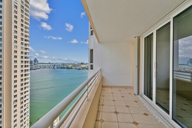 Building Photo - 808 Brickell Key Dr Unit 2207