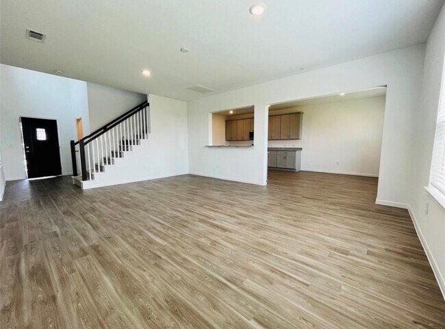 Photo - 1040 Greenshank Dr