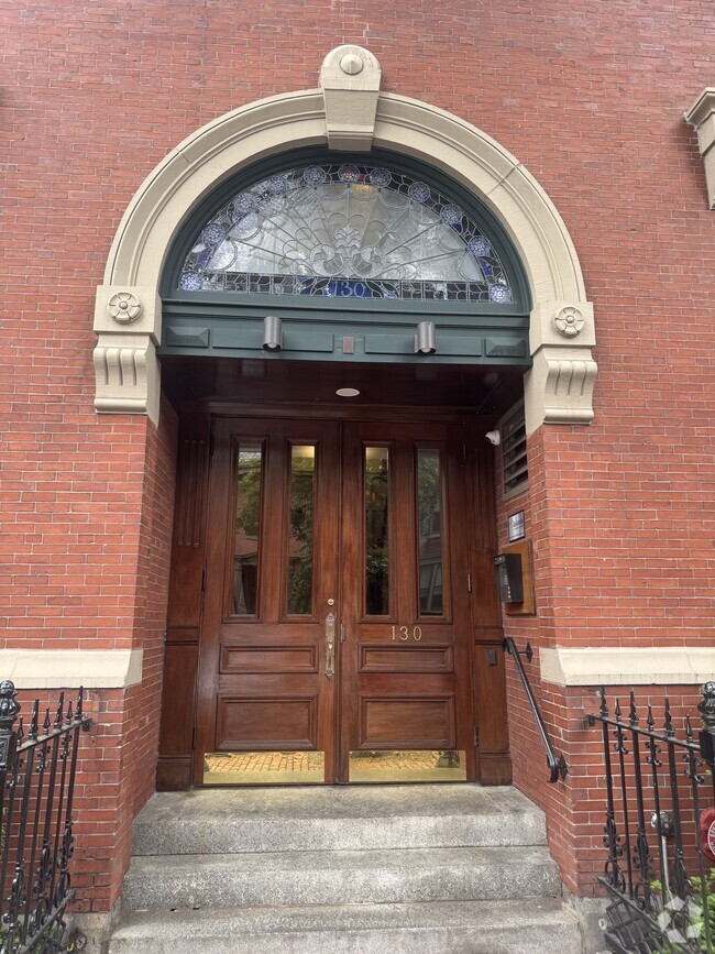 Building Photo - 130 Appleton St Unit 1H Rental