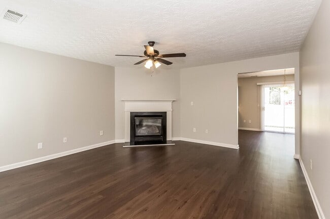Photo - 271 Springbottom Ct SE