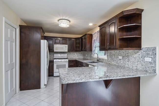 Photo - 339 Windsor Dr