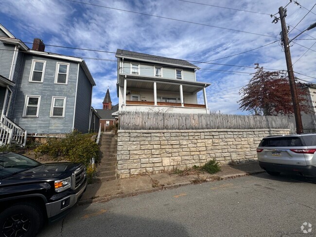 Building Photo - Beautiful 3 Bedroom house in Tarentum