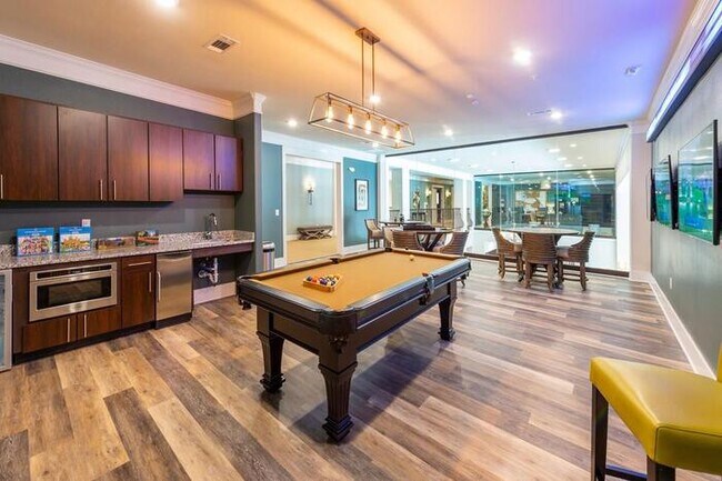 Photo - 2302 Ladbrook Dr Unidad b3