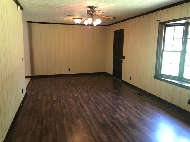 Photo - 880 Locke Dr