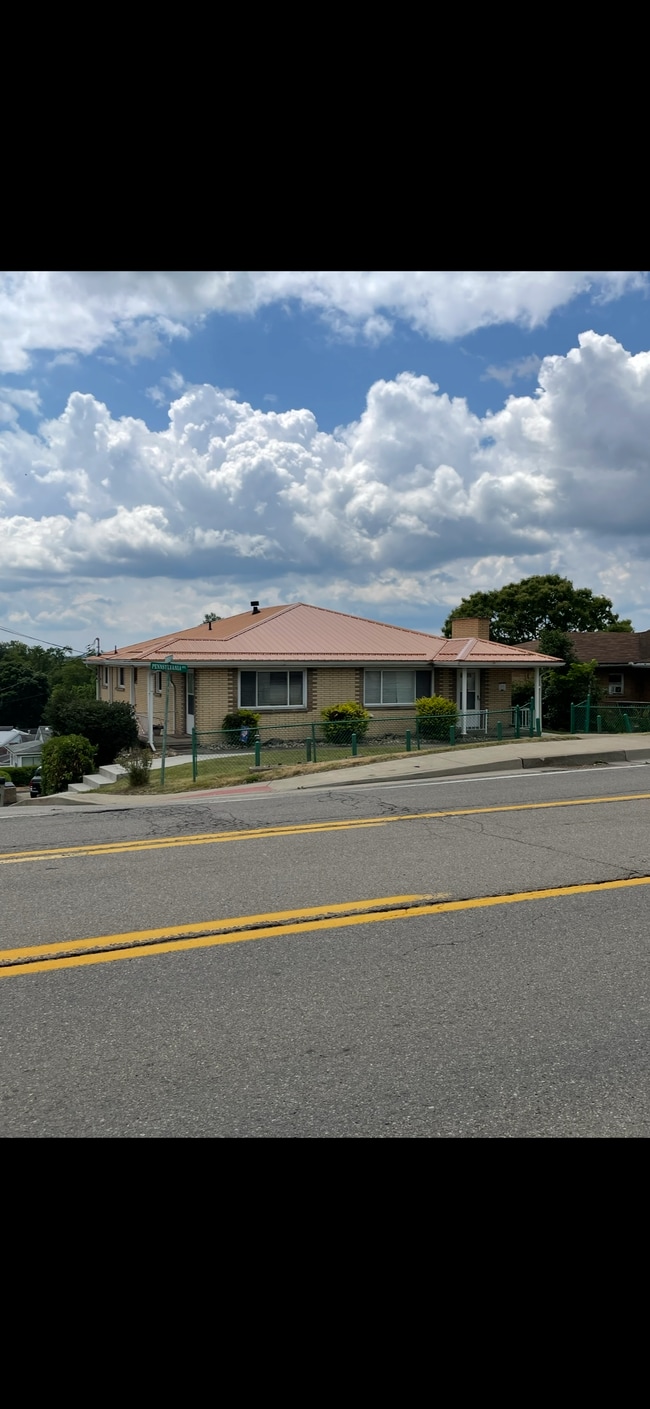 Building Photo - 3336 Pennsylvania Ave Unit 3336 Pennsylvania Avenue