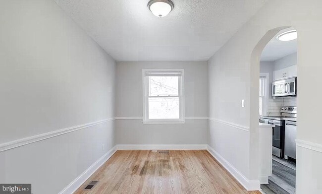 Photo - 1046 Elm Rd