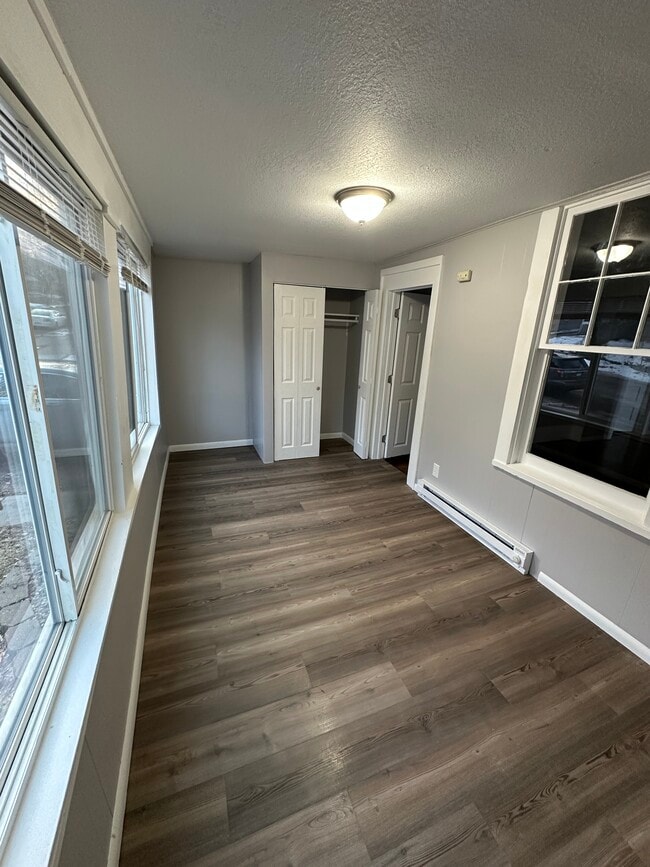 Habitación 1 - 187 Robie St W