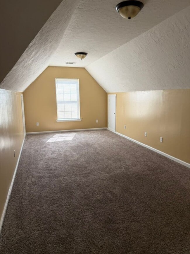 Photo - 1832 Heathers Way