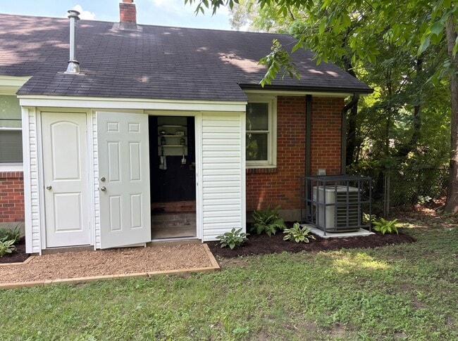Photo - 3293 Ashland St