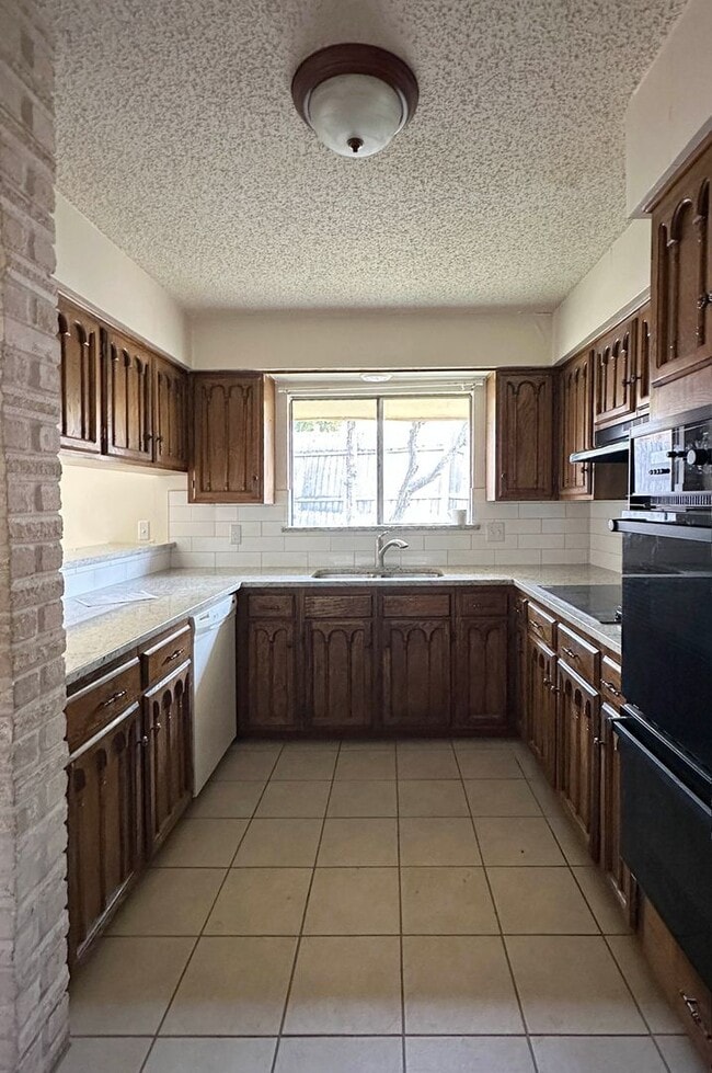 Photo - 3/2 in Northern Hills!!!