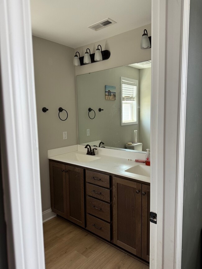 Photo - 1421 Branch Row