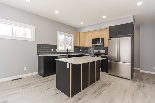 Building Photo - 11547 St Albert Trail NW Unit Upper-11549