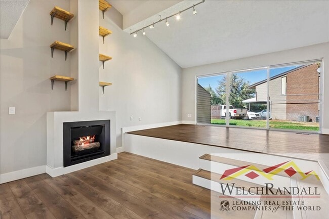 Photo - Recently Remodeled, Spacious 1 Bedroom Condo Unidad 5