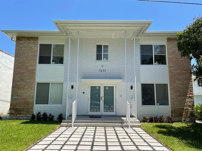7431 Dickens Ave Unit 2