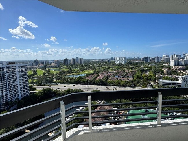 Building Photo - 3530 Mystic Pointe Dr Unit 2709