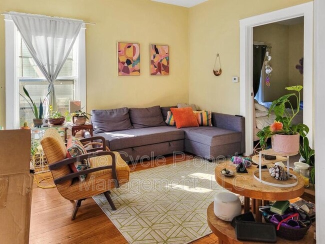 Photo - 631 Paris Ave SE