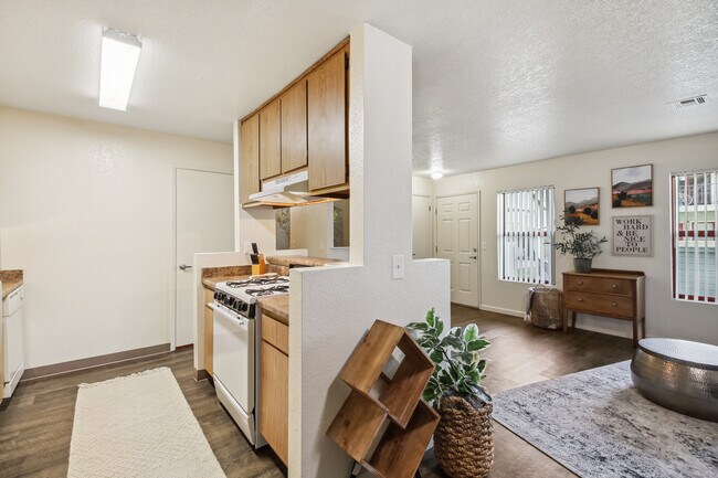 1BR, 1BA - 888SF