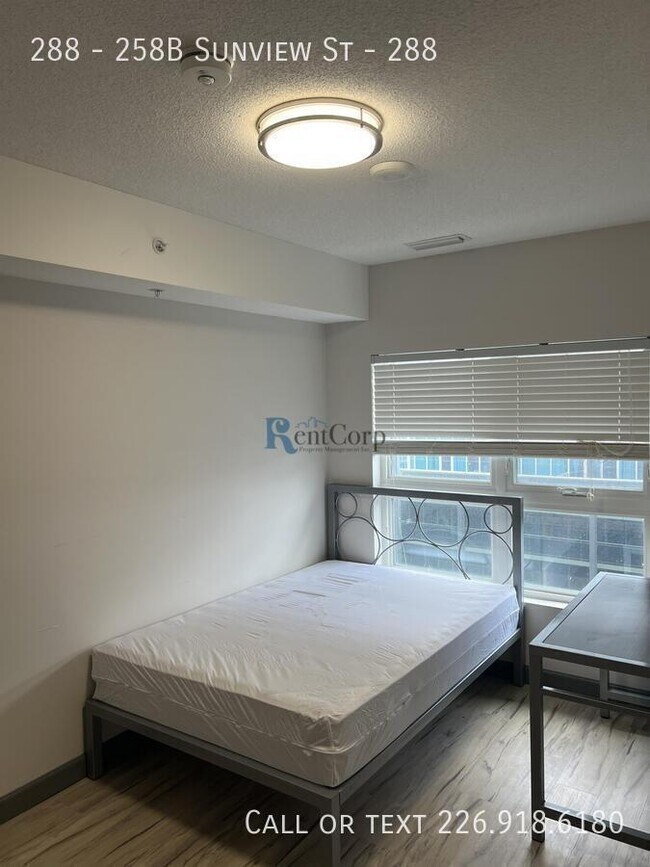 Photo - 258B-258B Sunview St