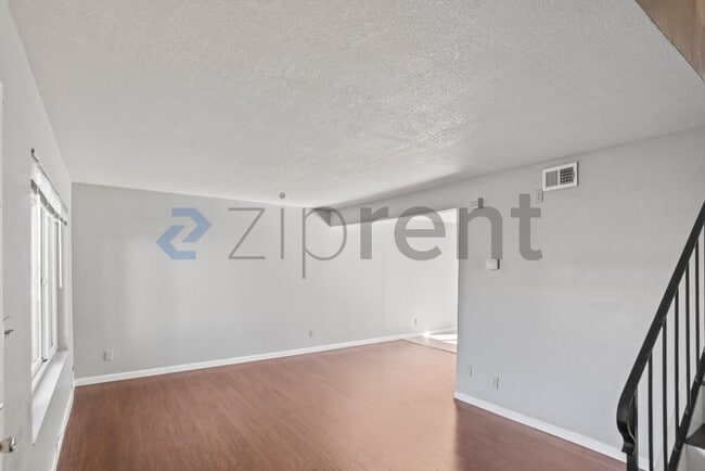 Photo - 38605 Royal Ann Common