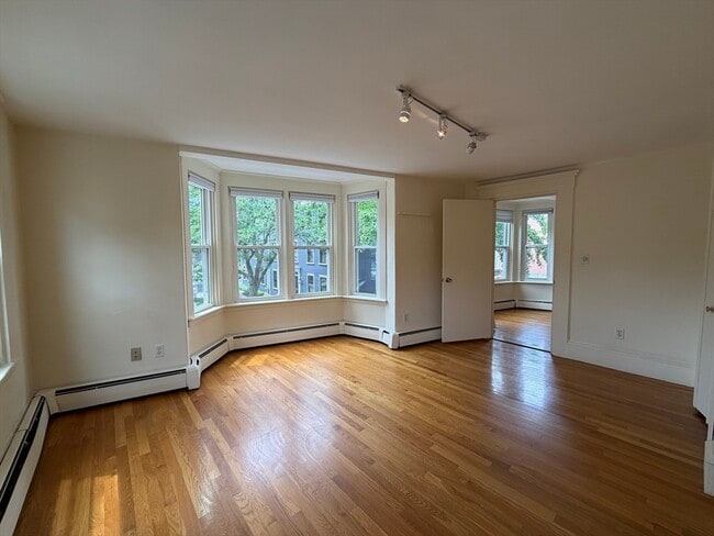 Building Photo - 18 Pleasant St Unit 2