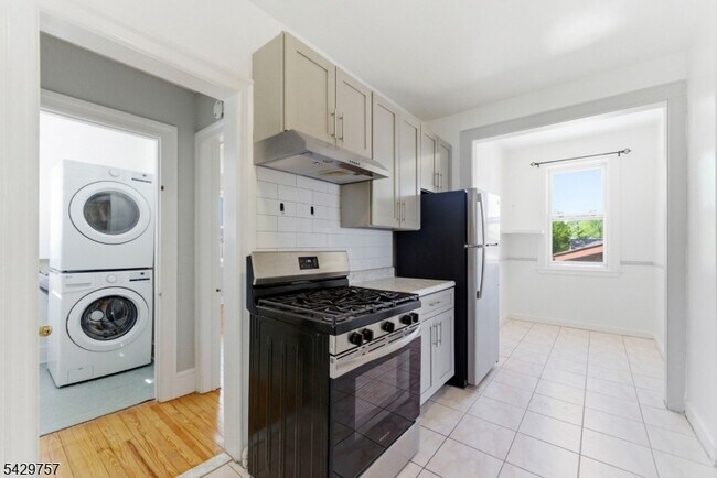 Photo - 773 Kingsland Ave