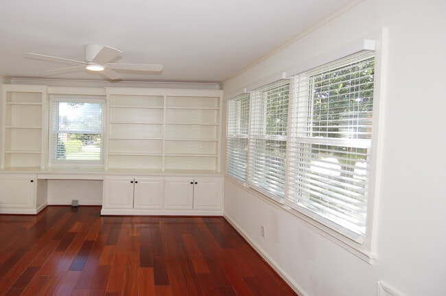 Photo - 2100 Sutton Dr Unit B