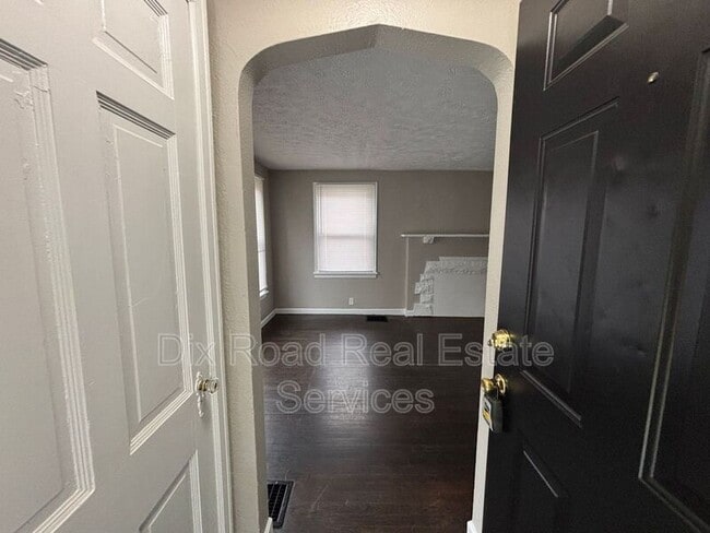 Photo - 144 Niagara Ave