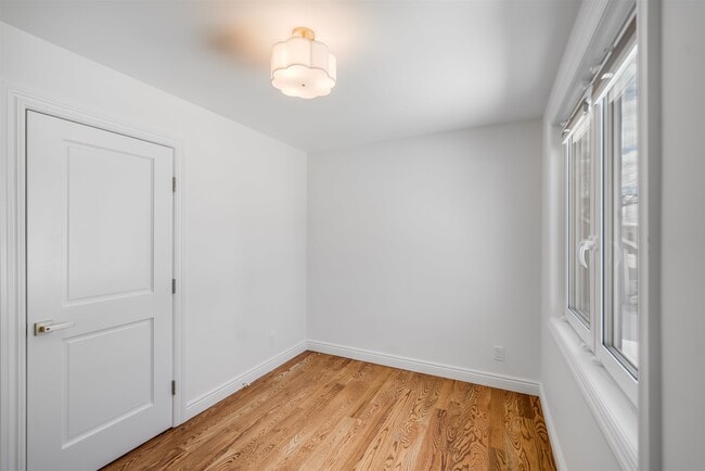 Building Photo - 11 Walnut St Unit 1