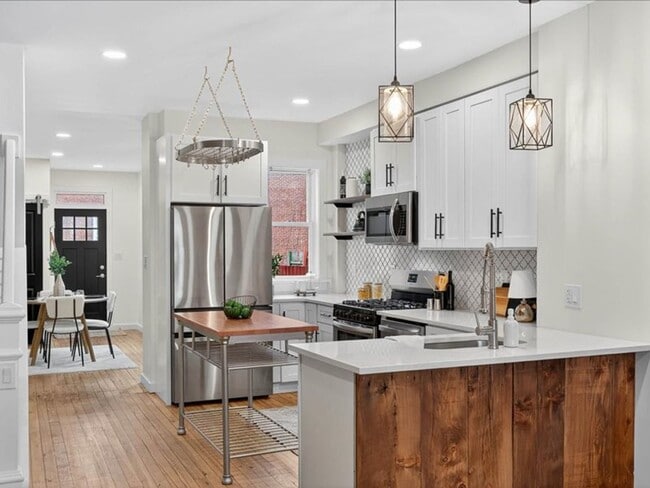 Building Photo - Gorgeous 4 Bedroom 2.5 Bathroom Available in Lancaster City