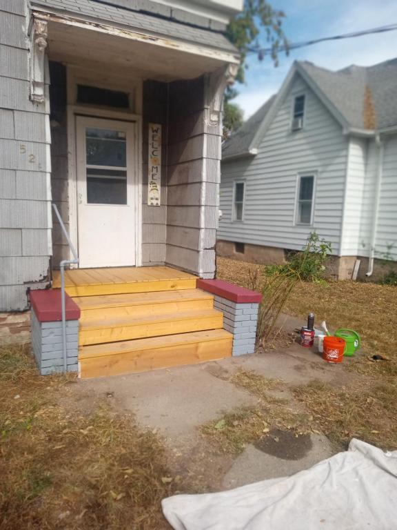 Photo - 526 Fairholm Ave