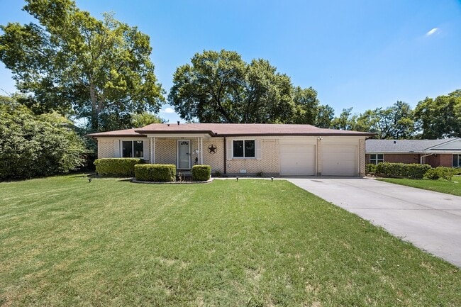 Photo - 404 E Alexander Ln