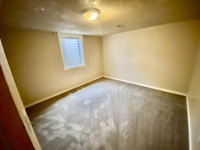 Photo - Cozy apartment in Potter Highlands!

Available Now!