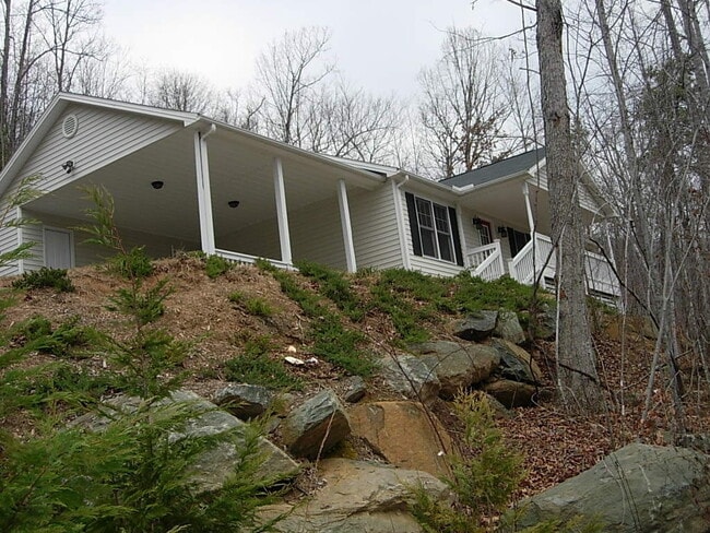 Photo - Swannanoa Rental! 6 or 12 month lease options!