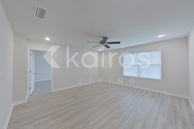Photo - 212 Monarch Ln