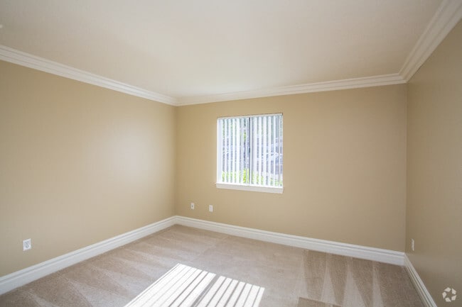 1 BR, 1 BA - 720 SF