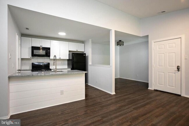 Photo - 428 Durham Ct