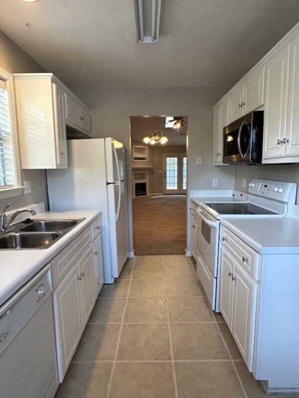 Photo - 246 Waverly Ct