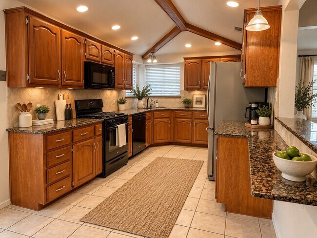 Photo - 520 Sumac Pl