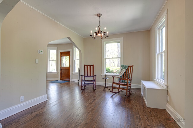 Photo - 544 Ravine Ave