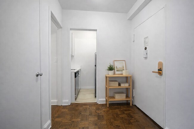 Photo - 337 E 41st St Unit 2B